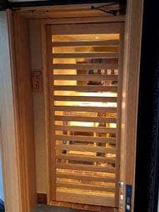 焼鳥 ひら野 となり