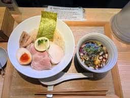 おダシと銀しゃり 中華そばニ兎