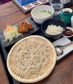 円