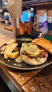 World Burger 池袋東口店