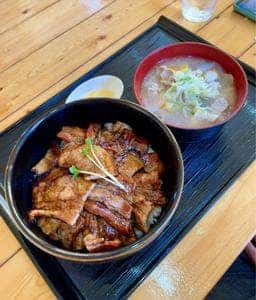 炭火焼豚丼 とんび
