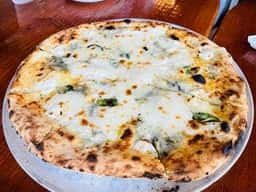 ピッツェリア ペスカトーレ