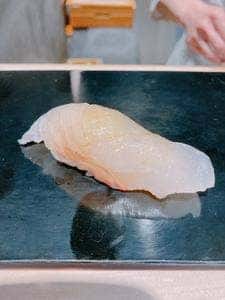 立喰 鮨 となり