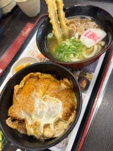 資さんうどん 空港通店