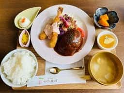 うさぎと葉っぱ