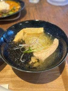 でやんす