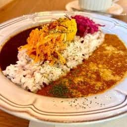 カレーと甘味 ここか