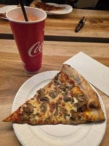 PIZZA SLICE フードコート P.