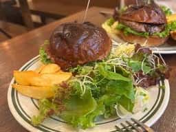 THE MUNCHIES BURGER WORKS.