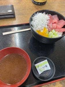 朝獲れ鮮魚・海鮮丼 魚福