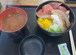 朝獲れ鮮魚・海鮮丼 魚福