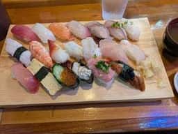 魚屋直営すし食堂 魚まる 前島店