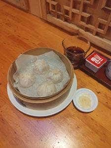 讃八小籠包