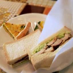 CAFE LARK+