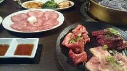 炭火焼肉まん福