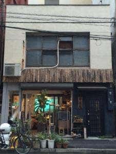手と花