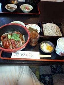そば処とんねるや
