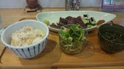 カフェ&レストラン こもれび食堂