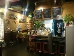 イタリアン・ ワイン専門店 WOW!