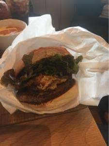 フレッシュネスバーガー エミオ田無店