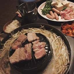 ジンギスカン&もつ鍋 食べ飲み放題 もんごろーや