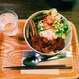 カフェ ナズナ