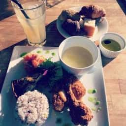 カフェダイニングラウンジザパーク