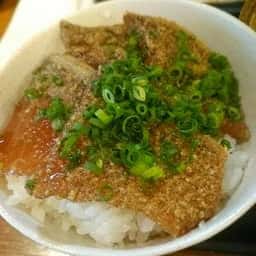 炭と藁 焼鳥 猪鹿鳥