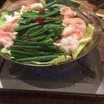 博多あごだしもつ鍋 土の上の花