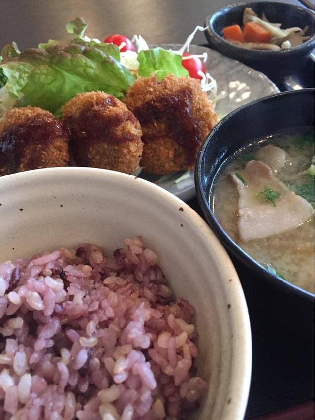 和っ葉 玄米おにぎりとおばんざいの店 - サブ画像1