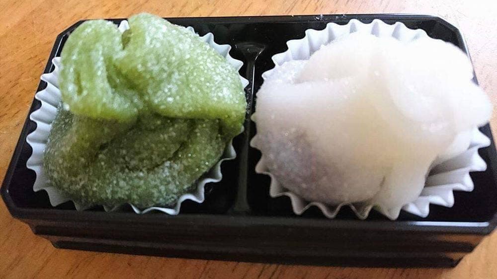 うずくまる紫香楽茶寮