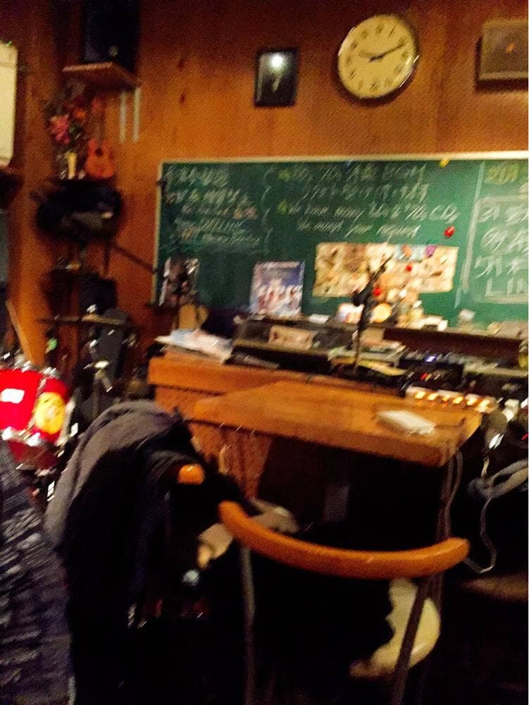 music bar Hi-FIVE