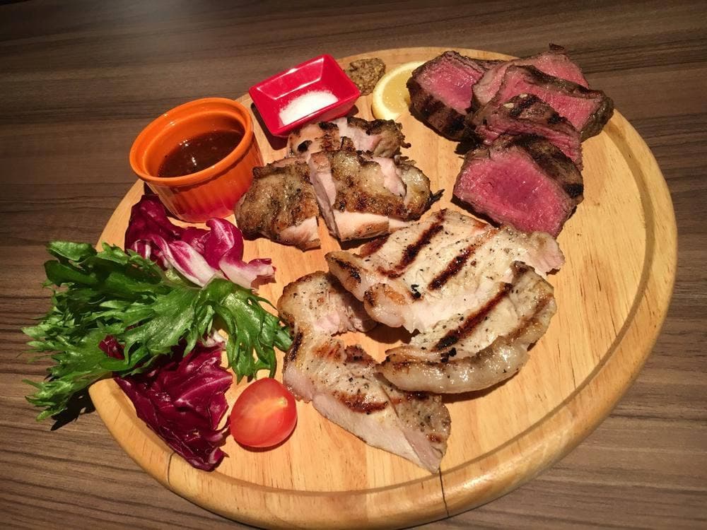 肉バル ハチ