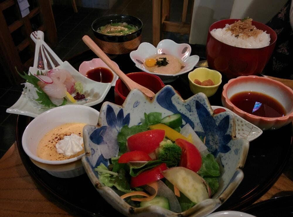 割烹 炭火焼 花いろ