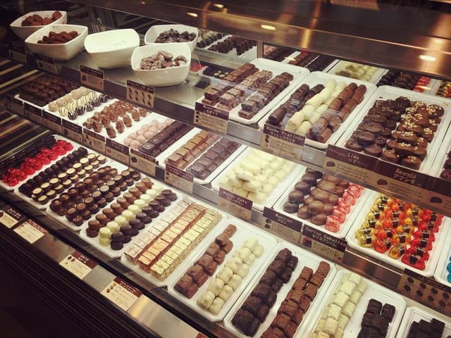 レオニダス 名古屋藤が丘店 - サブ画像1