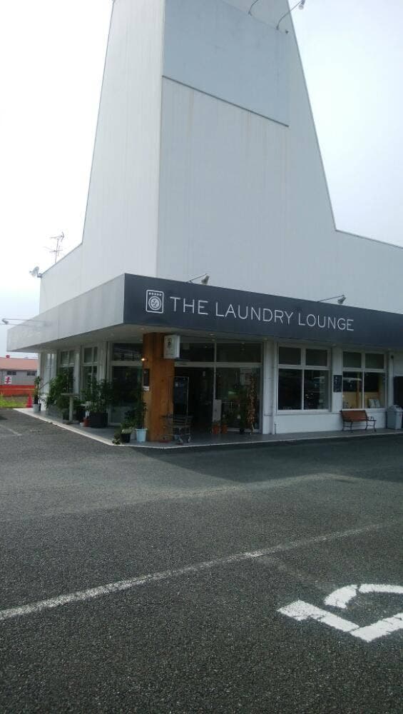THE LAUNDRY LOUNGE