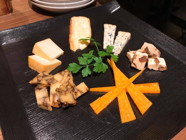 チーズ料理専門店 Cheese Holic Bar - サブ画像1