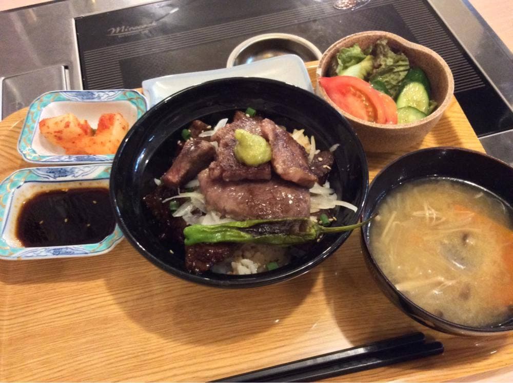 焼肉・鉄板焼き 芳蘭亭