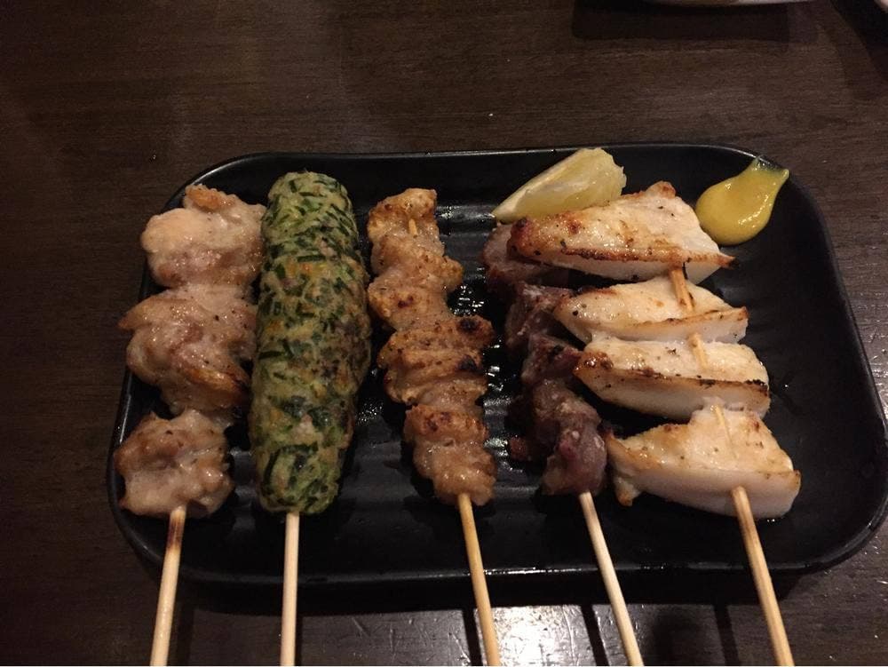かめにい