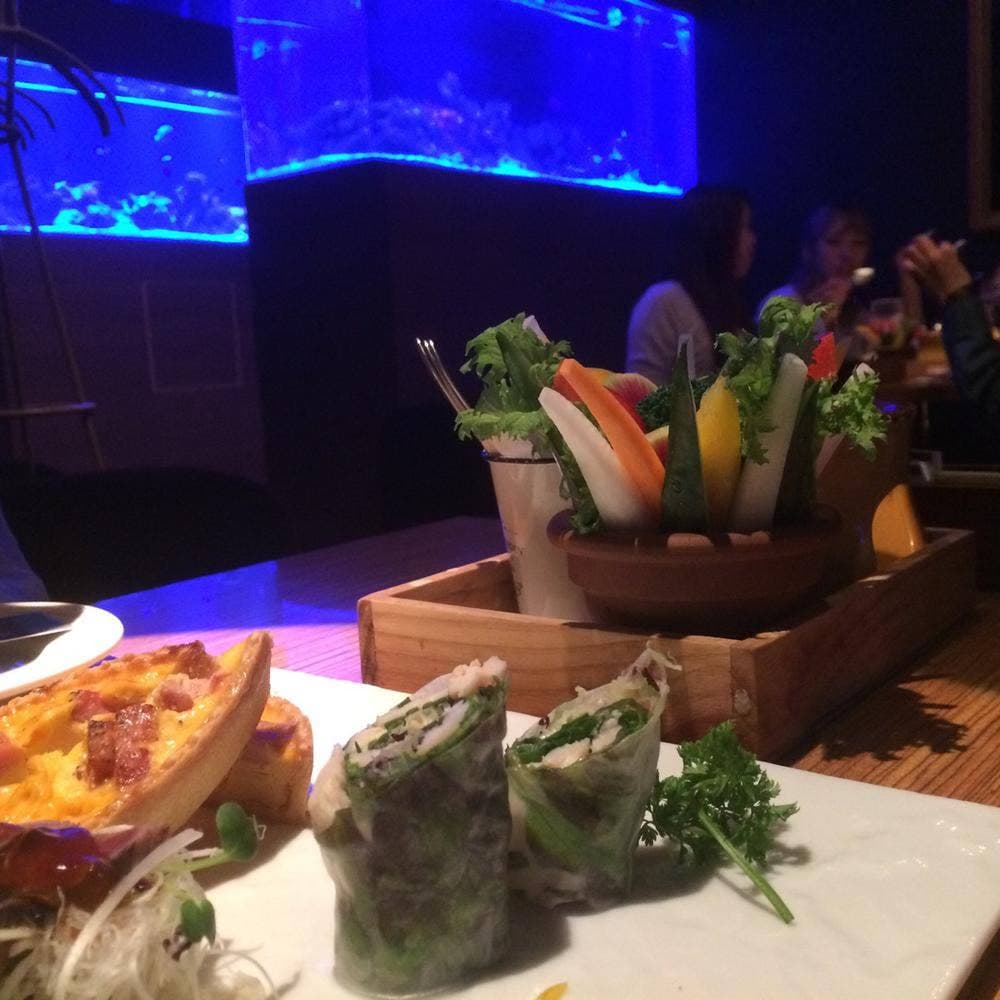 AQUARIUM DINING サカナノセカイ