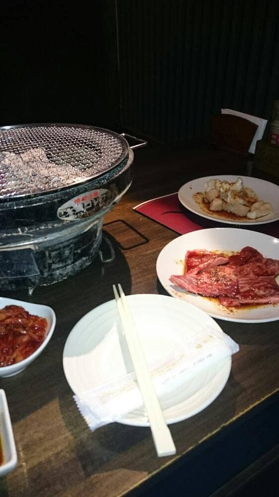 炭火焼肉 まがりや