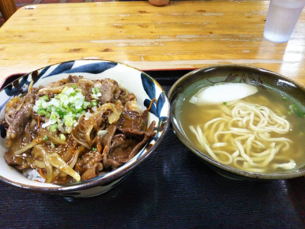 沖縄そばの名所 味好み