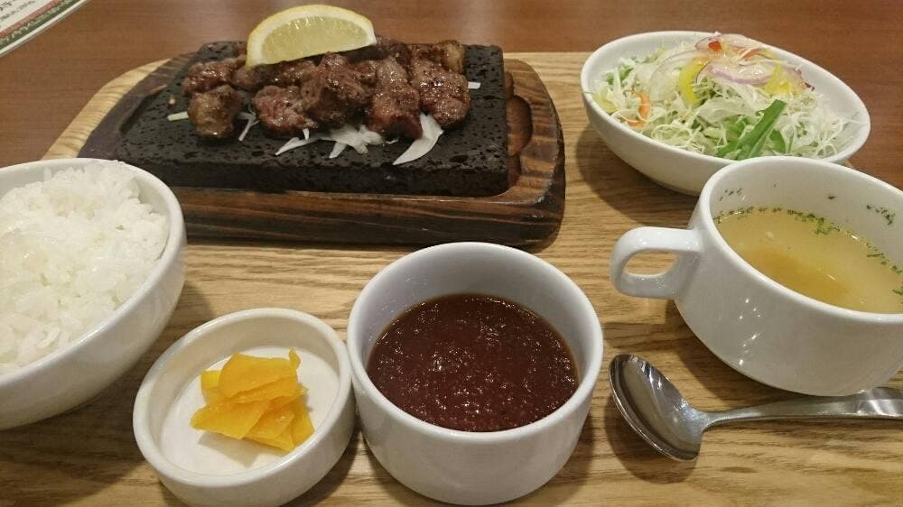 溶岩石焼 grill BAUM