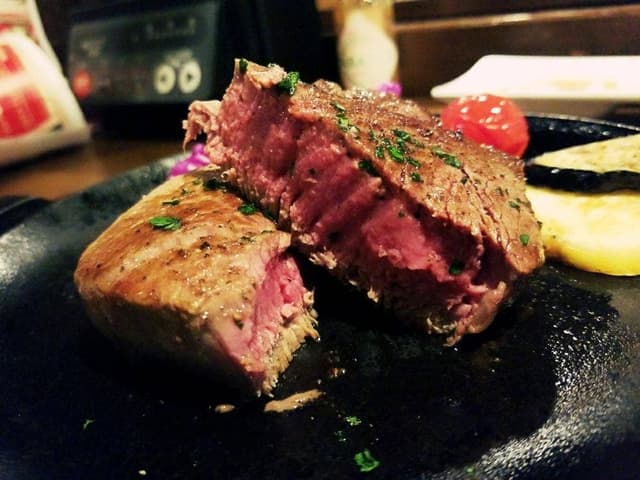 塊肉ステーキ&ワイン Gravy’s Factory - サブ画像1