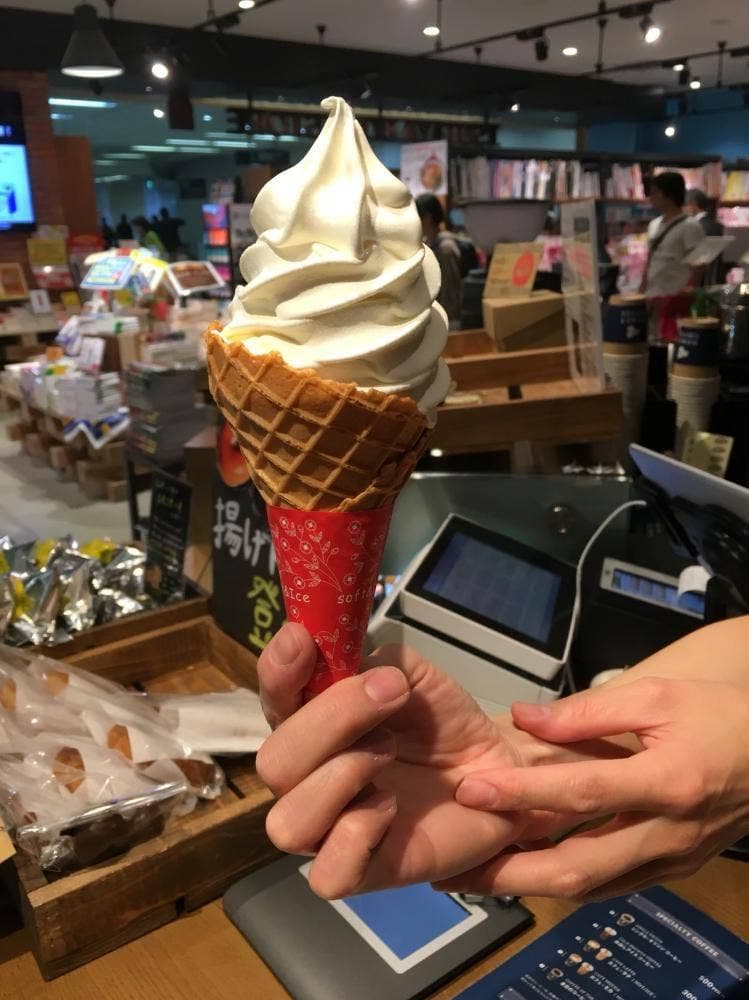 HONEY COFFEE x TSUTAYA 福岡空港店