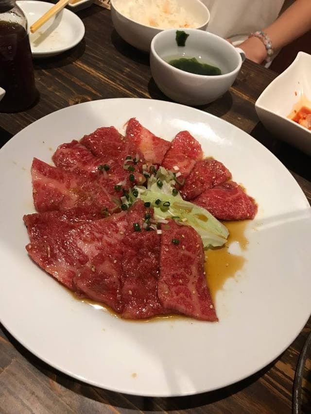 炭火焼肉・ホルモンの店 肉八や  - サブ画像3