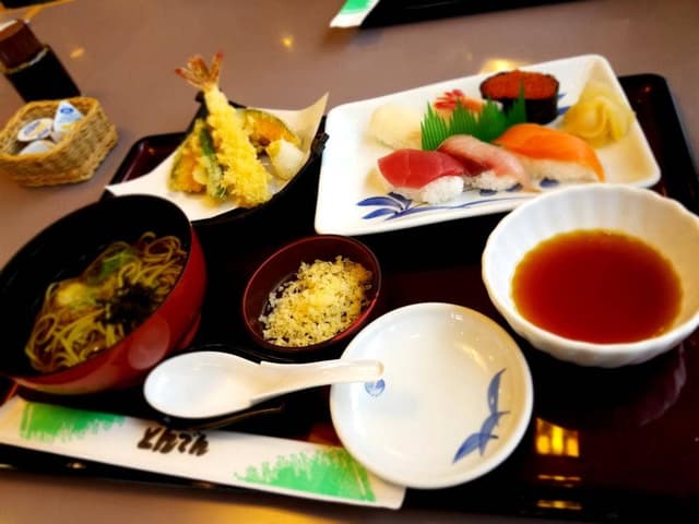とんでん 篠路店 - サブ画像1
