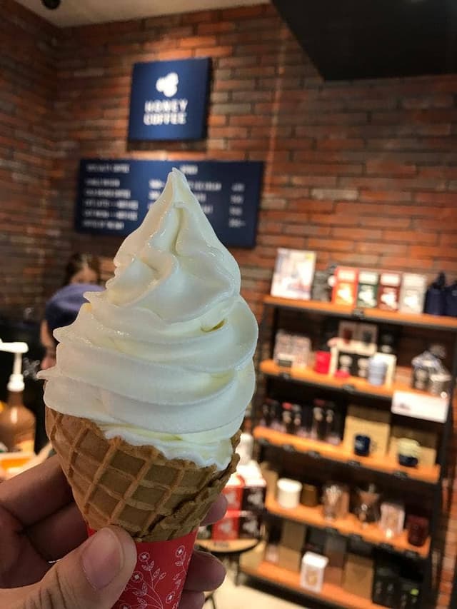 HONEY COFFEE x TSUTAYA 福岡空港店 - サブ画像1