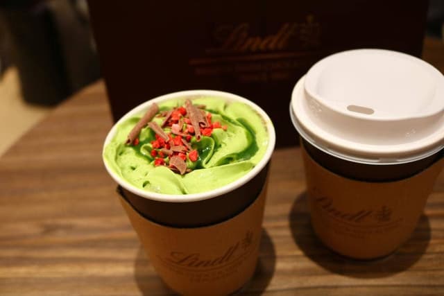 リンツ ショコラ カフェ 京都四条通り店 - サブ画像3