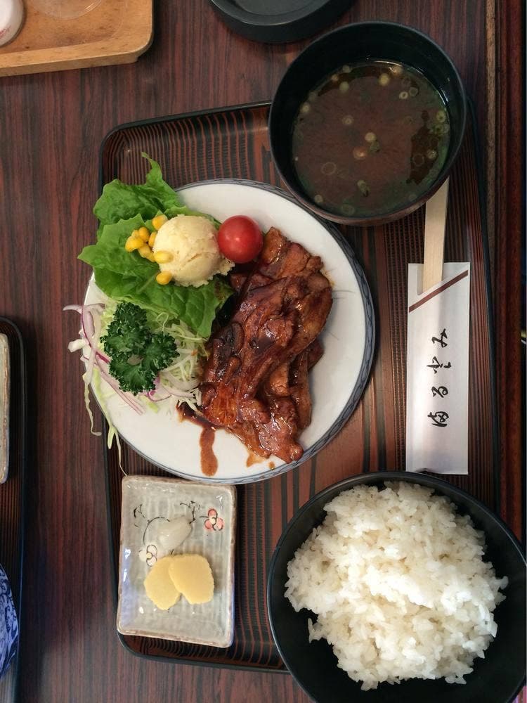 まるとみ